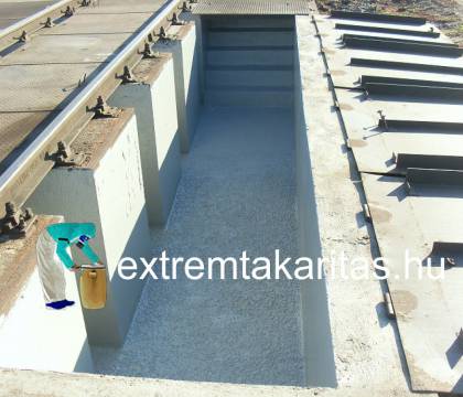 Vasúti akna takarítása festése