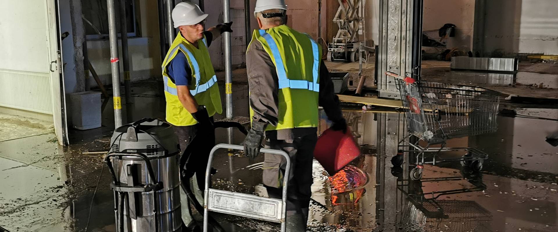 Vízkár mentesítés dugulás, csőtörés, utáni takarítás, szárítás